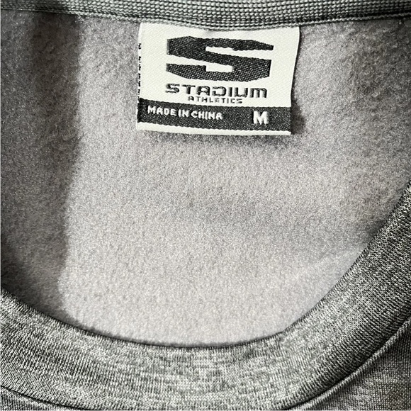 Nortre Dame Fightin Irish Stitched Gray Pullover Sweatshirt Crewneck Medium - Picture 3 of 5